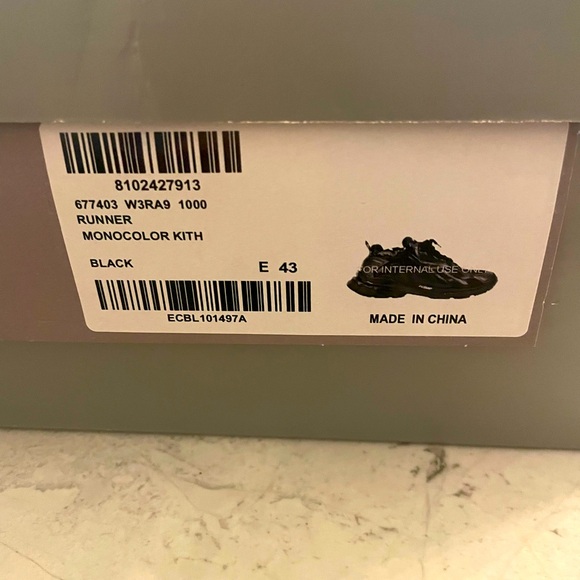 Brand New BALENCIAGA Runners never been worn. Comes with bag and extra laces. - Picture 1 of 8